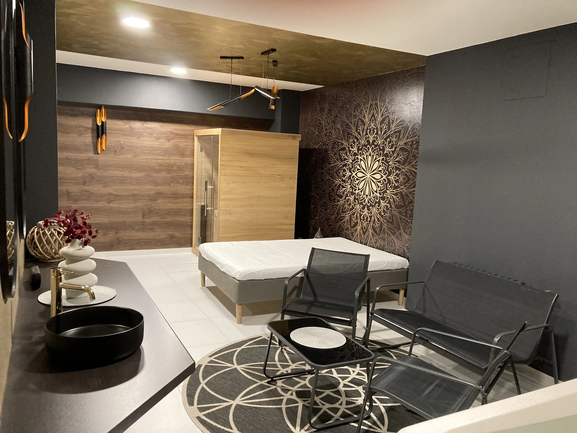 120 minut v privátním wellness pro dva: infrasauna, vířivka i lahev sektu