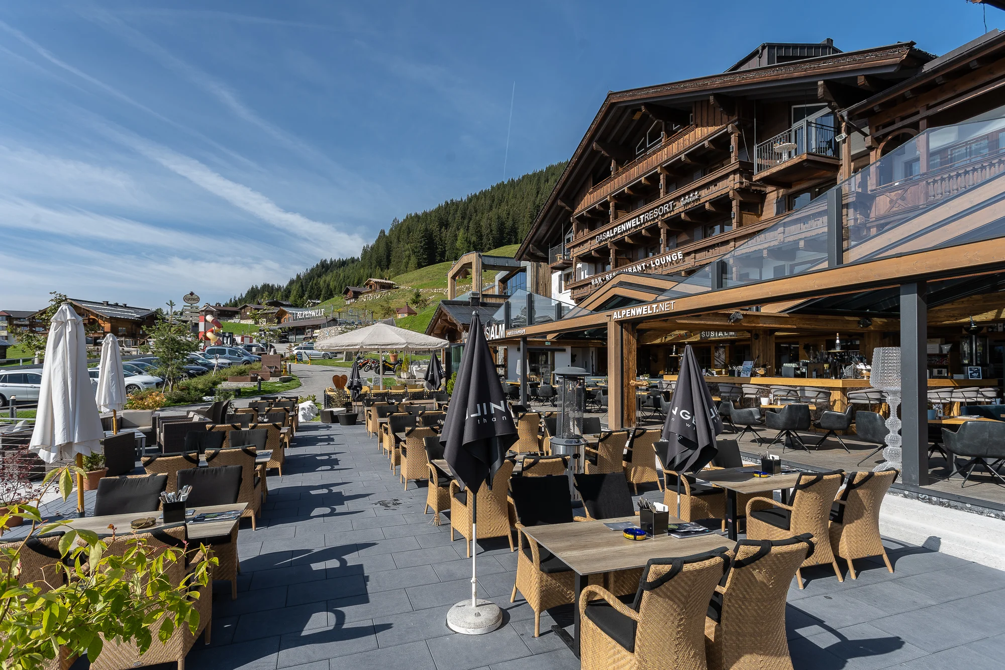 Alpský resort přímo u Zillertal Areny: polopenze, neomezený wellness, vybavení pro rodiny i karta výhod