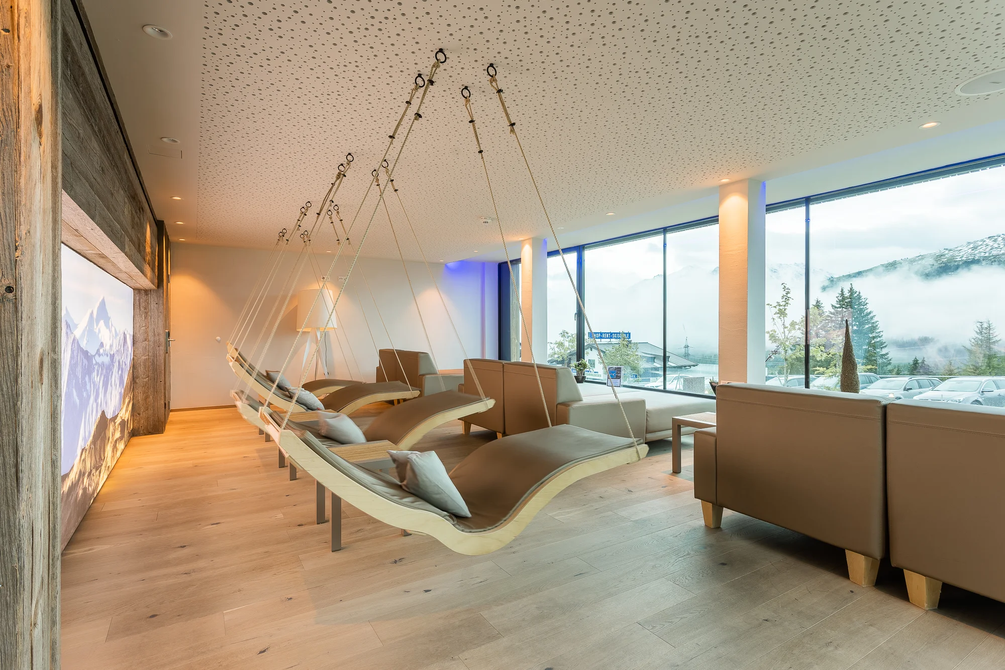 Alpský resort přímo u Zillertal Areny: polopenze, neomezený wellness, vybavení pro rodiny i karta výhod