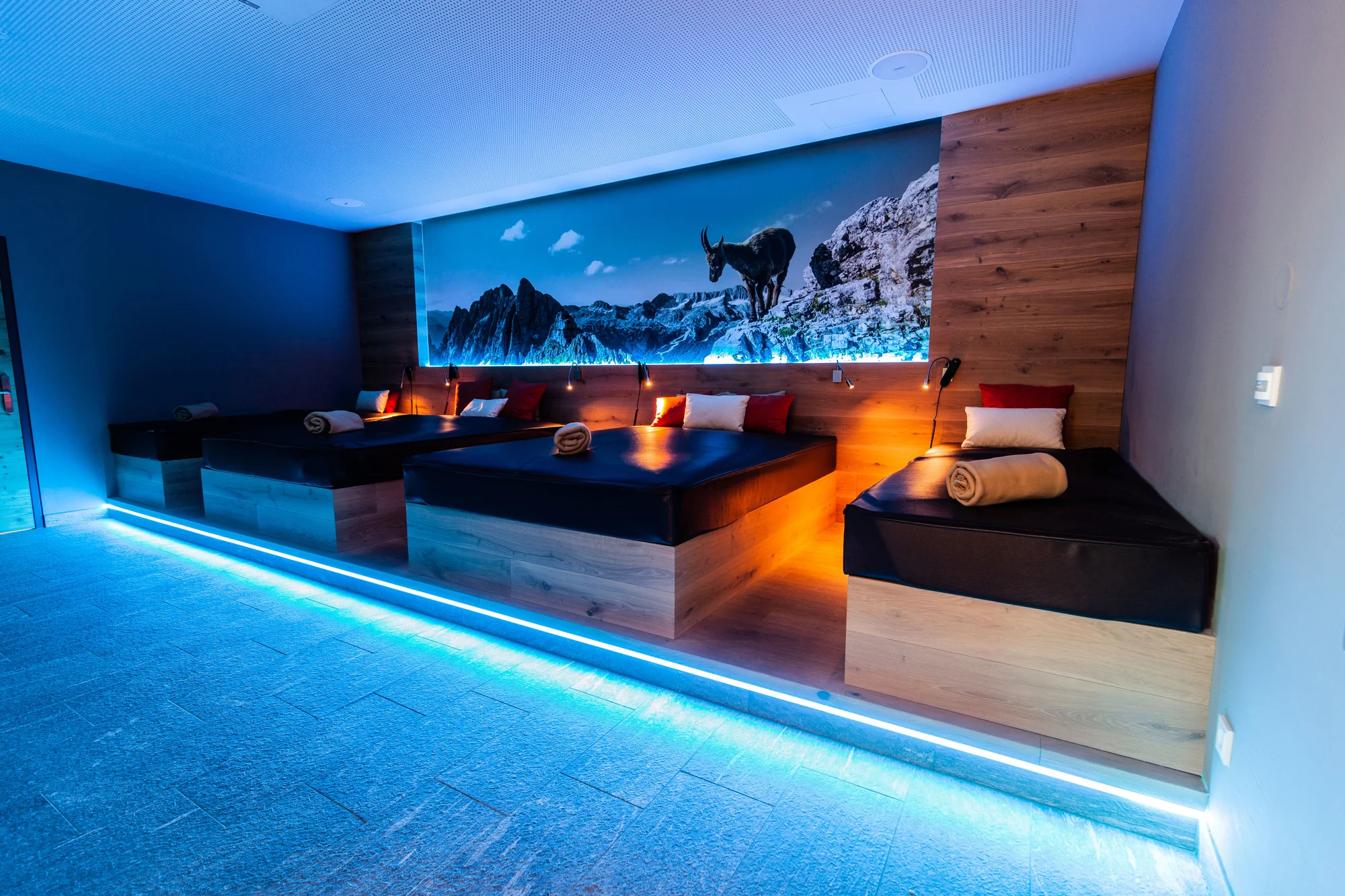 Alpský resort přímo u Zillertal Areny: polopenze, neomezený wellness, vybavení pro rodiny i karta výhod