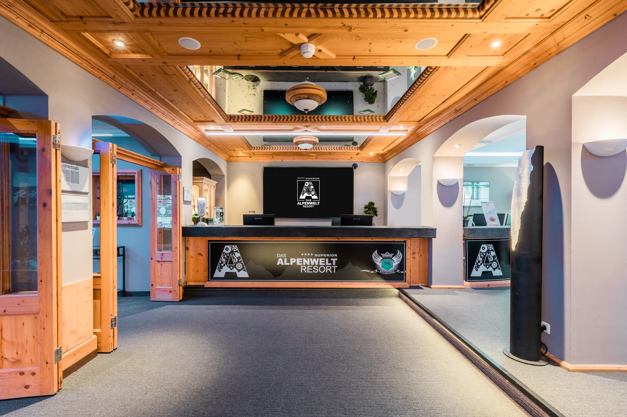 Alpský resort přímo u Zillertal Areny: polopenze, neomezený wellness, vybavení pro rodiny i karta výhod