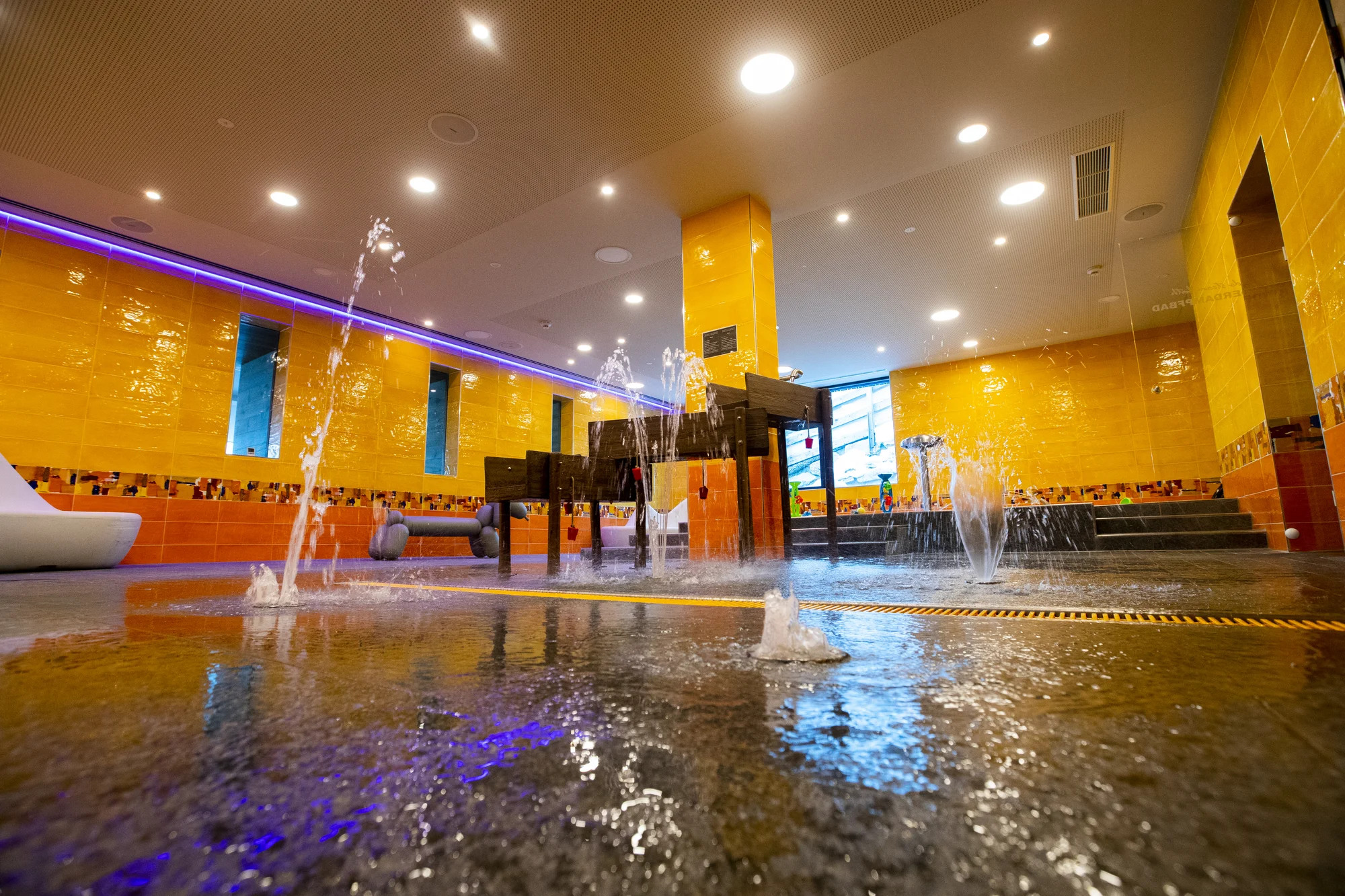 Alpský resort přímo u Zillertal Areny: polopenze, neomezený wellness, vybavení pro rodiny i karta výhod