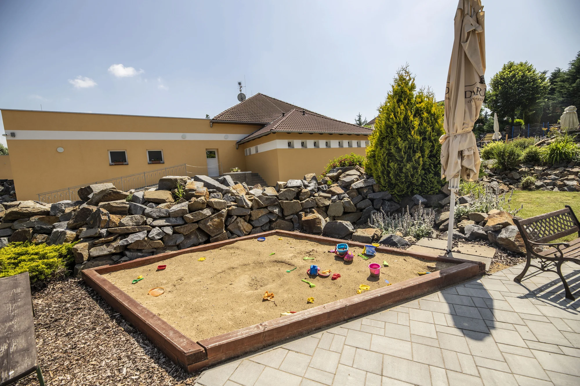 Odpočinek u Moravského krasu: jídlo, privátní sauna, koupání v biotopu i sport