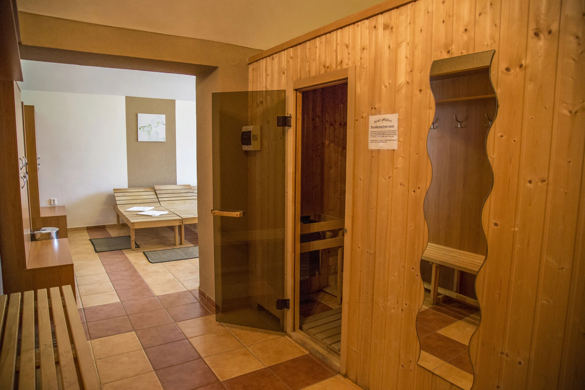Odpočinek u Moravského krasu: jídlo, privátní sauna, koupání v biotopu i sport