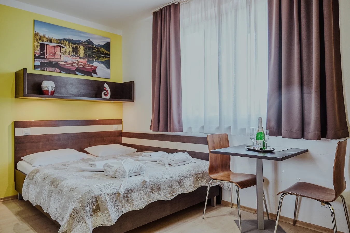 Apartmány na Liptově přímo v areálu Aquaparku Bešeňová, lahev sektu