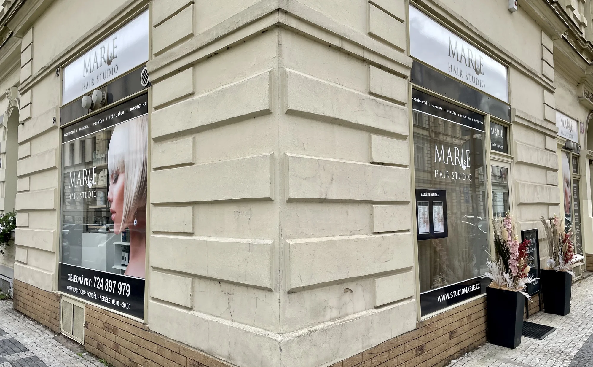 Moderní dámský i pánský střih se stylingem i masáží