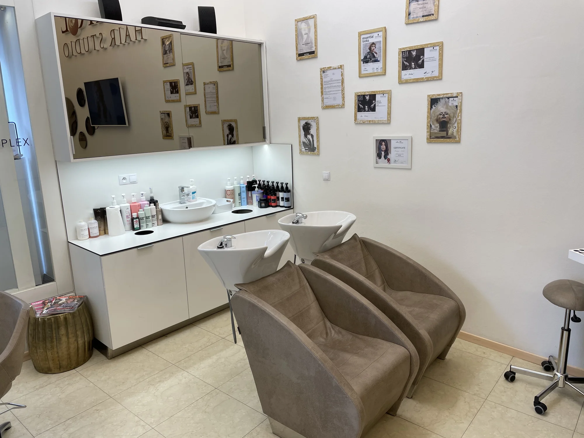 Ruce jako v bavlnce: klasická manikúra s masáží, lakováním gel lakem či P-shine