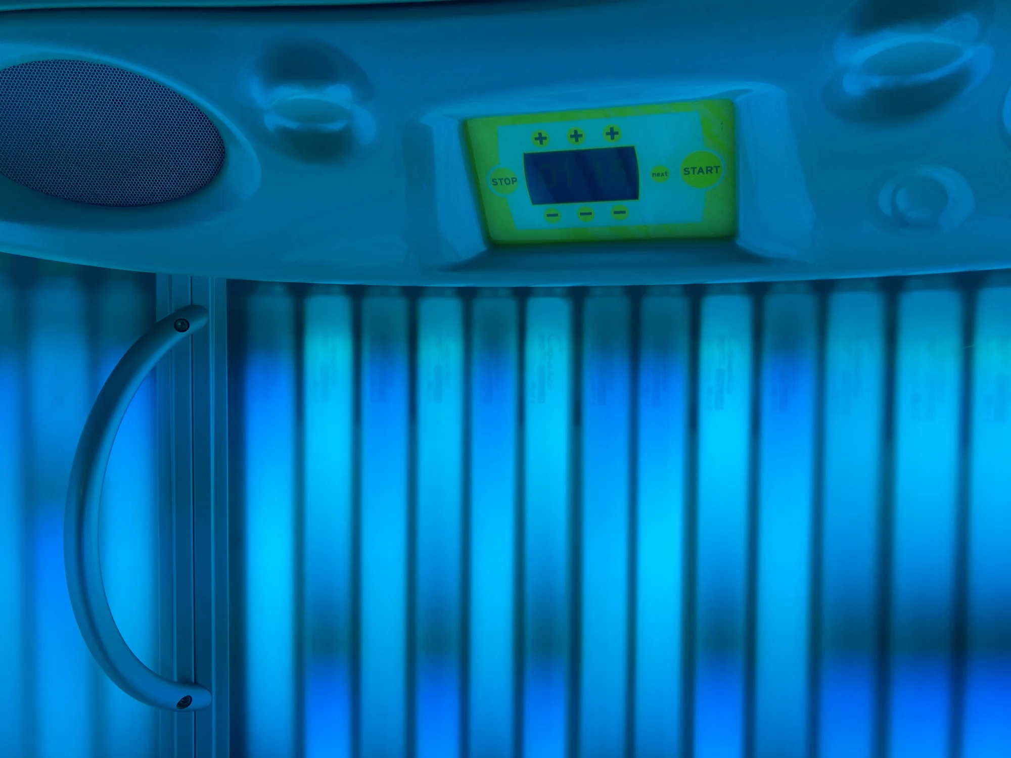Krásné opálení po celý rok: 10, 60 nebo 100 minut ve vertikálním turbo či kolagenním soláriu