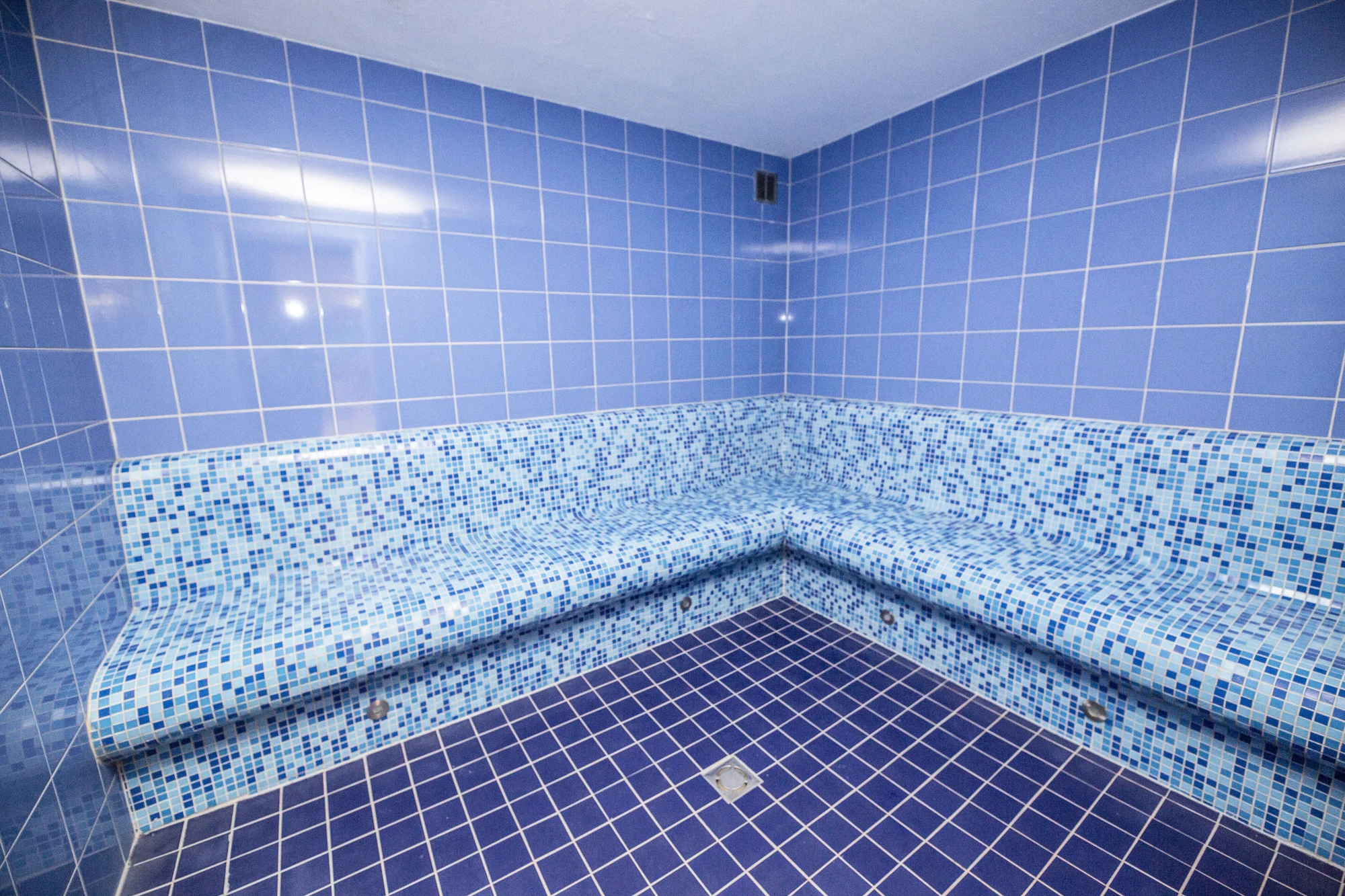 4* pobyt v Rožnově: snídaně či polopenze, neomezeně wellness a bazén i procedury