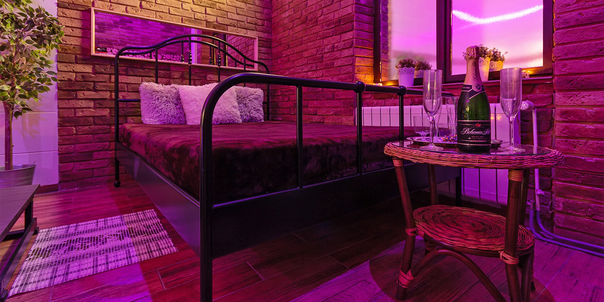 Romantika pro 2 osoby: 2 hod. v privátním wellness s vířivkou a infrasaunou i s občerstvením