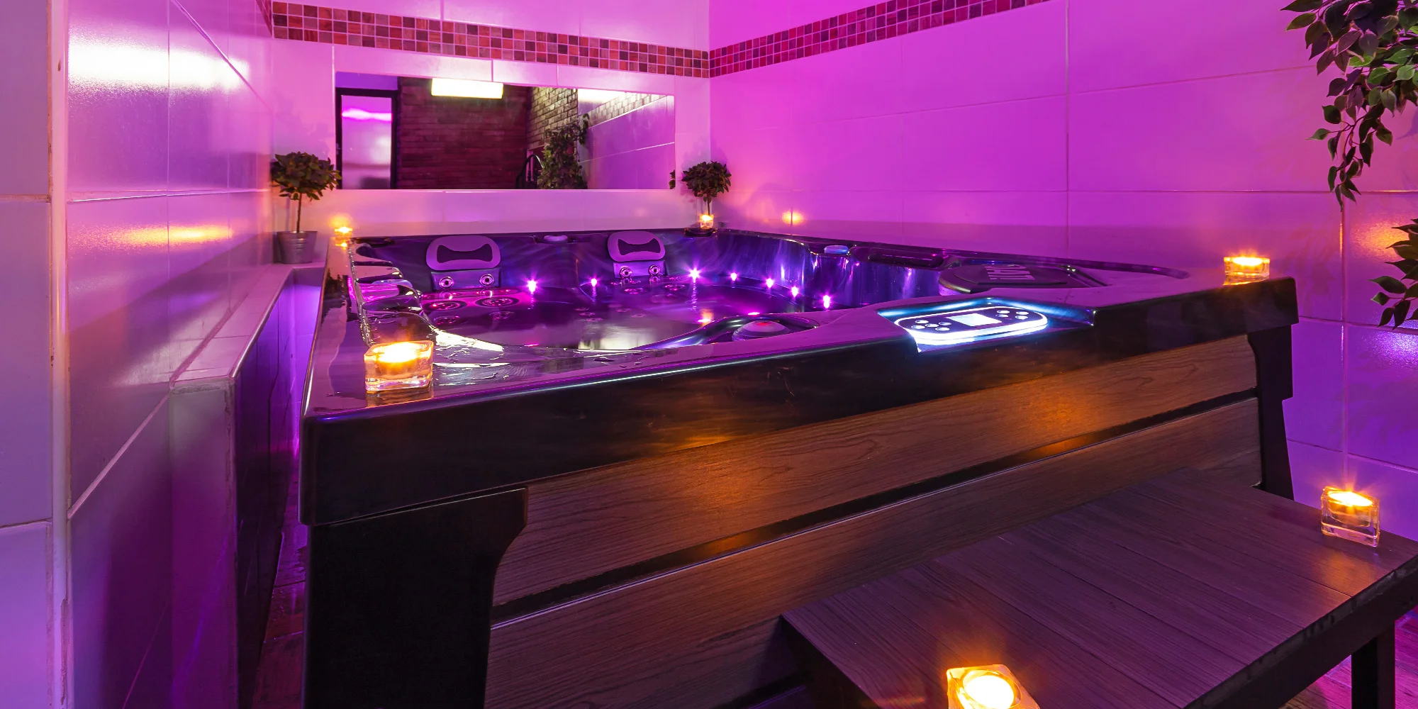 Romantika pro 2 osoby: 2 hod. v privátním wellness s vířivkou a infrasaunou i s občerstvením