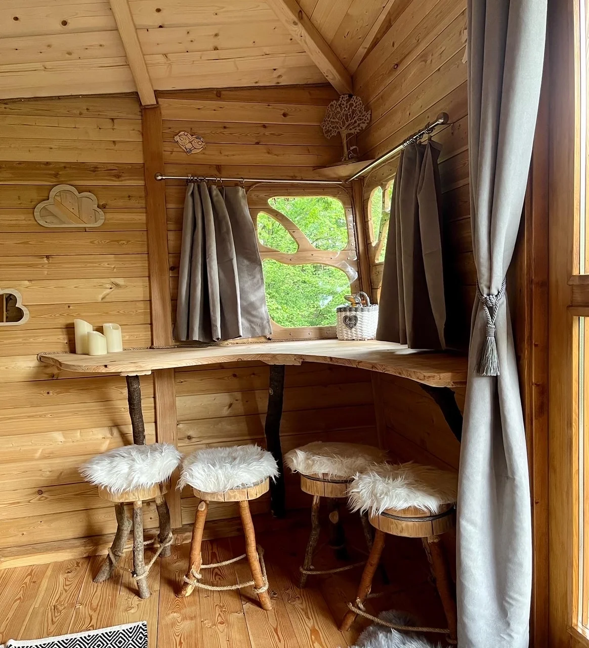 Pobyt se snídaní až pro 4 osoby v plně vybaveném treehousu na jihu Čech: žádné Wi-Fi, jen božský klid a sauna