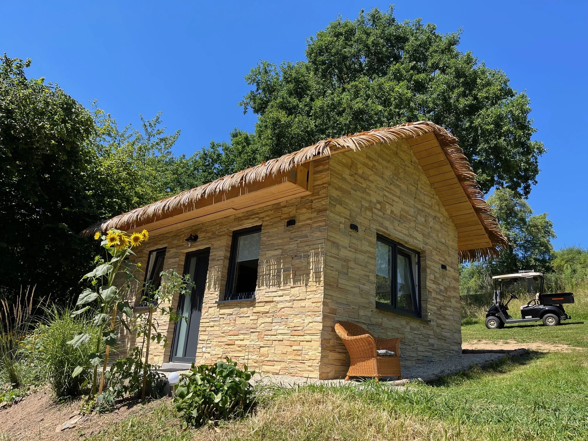 Pobyt se snídaní až pro 4 osoby v plně vybaveném treehousu na jihu Čech: žádné Wi-Fi, jen božský klid a sauna