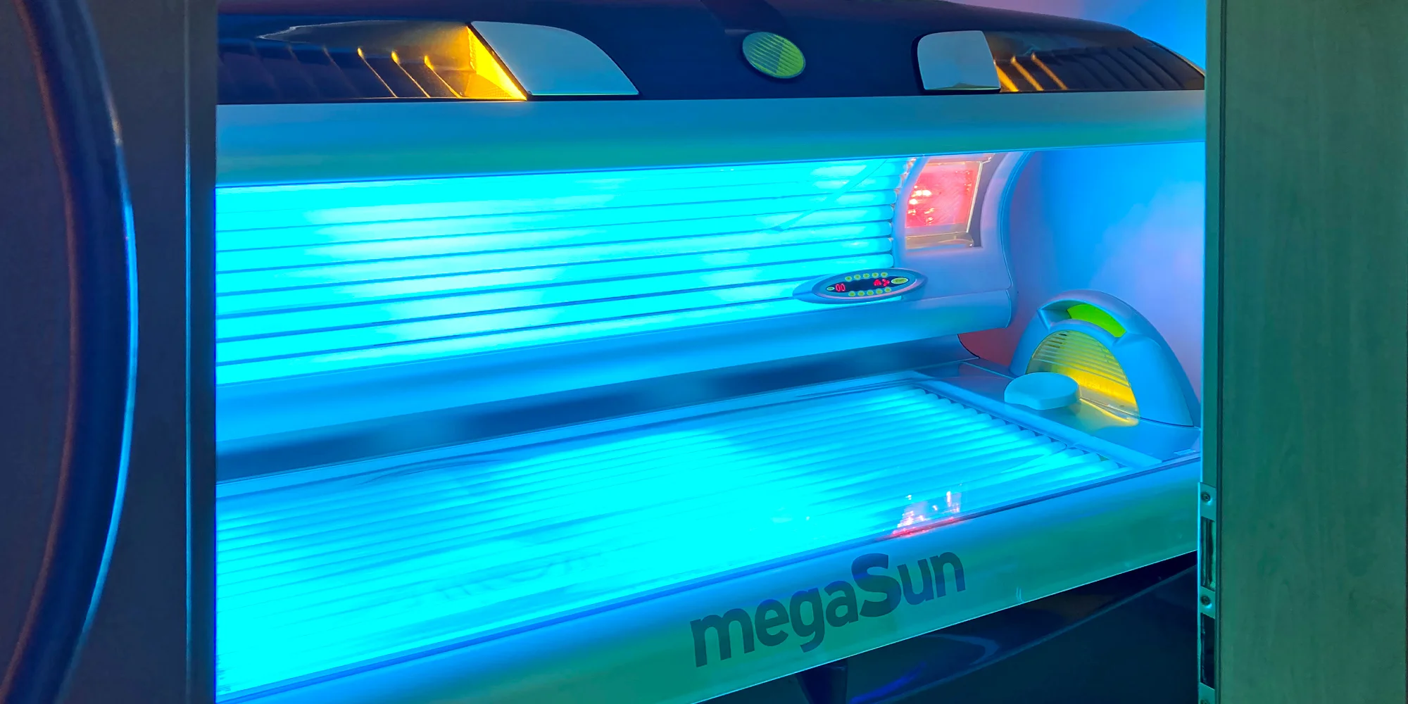 Krásné opálení po celý rok: 10, 60 nebo 100 minut ve vertikálním turbo či kolagenním soláriu