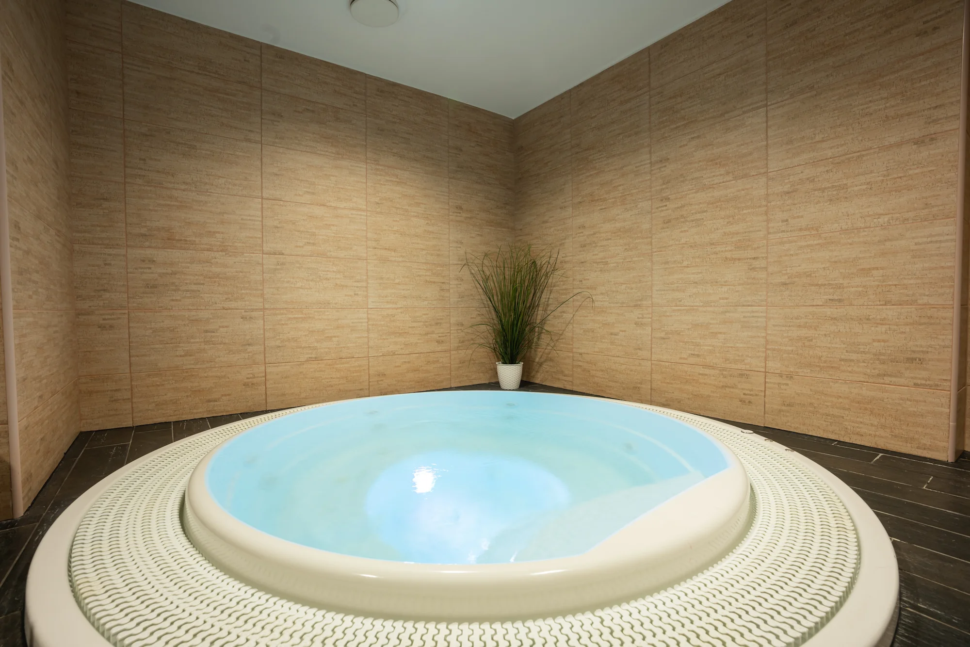 Romantika a relaxace pro dva: 95 minut ve wellness centru a solné jeskyni