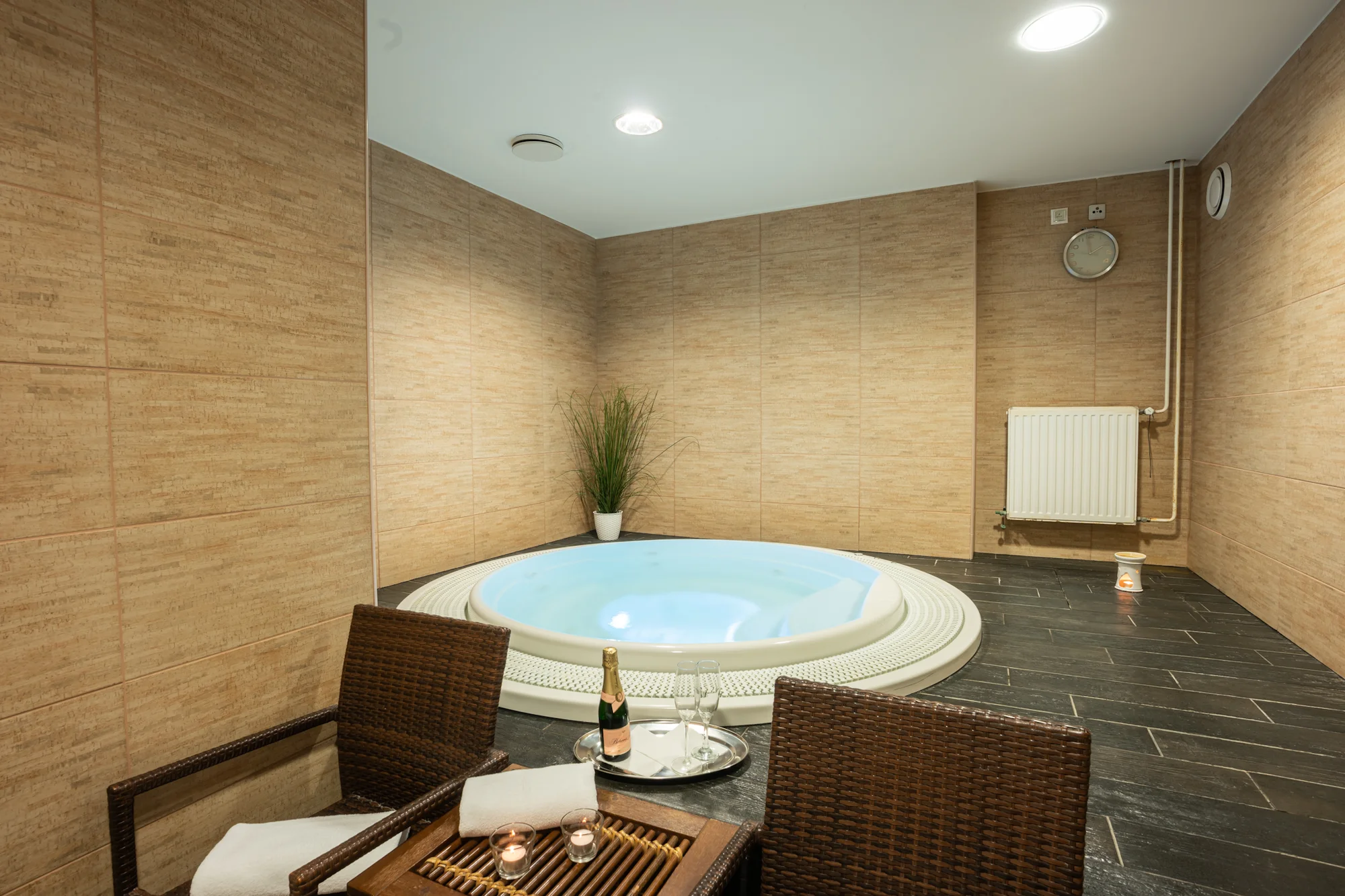 Romantika a relaxace pro dva: 95 minut ve wellness centru a solné jeskyni