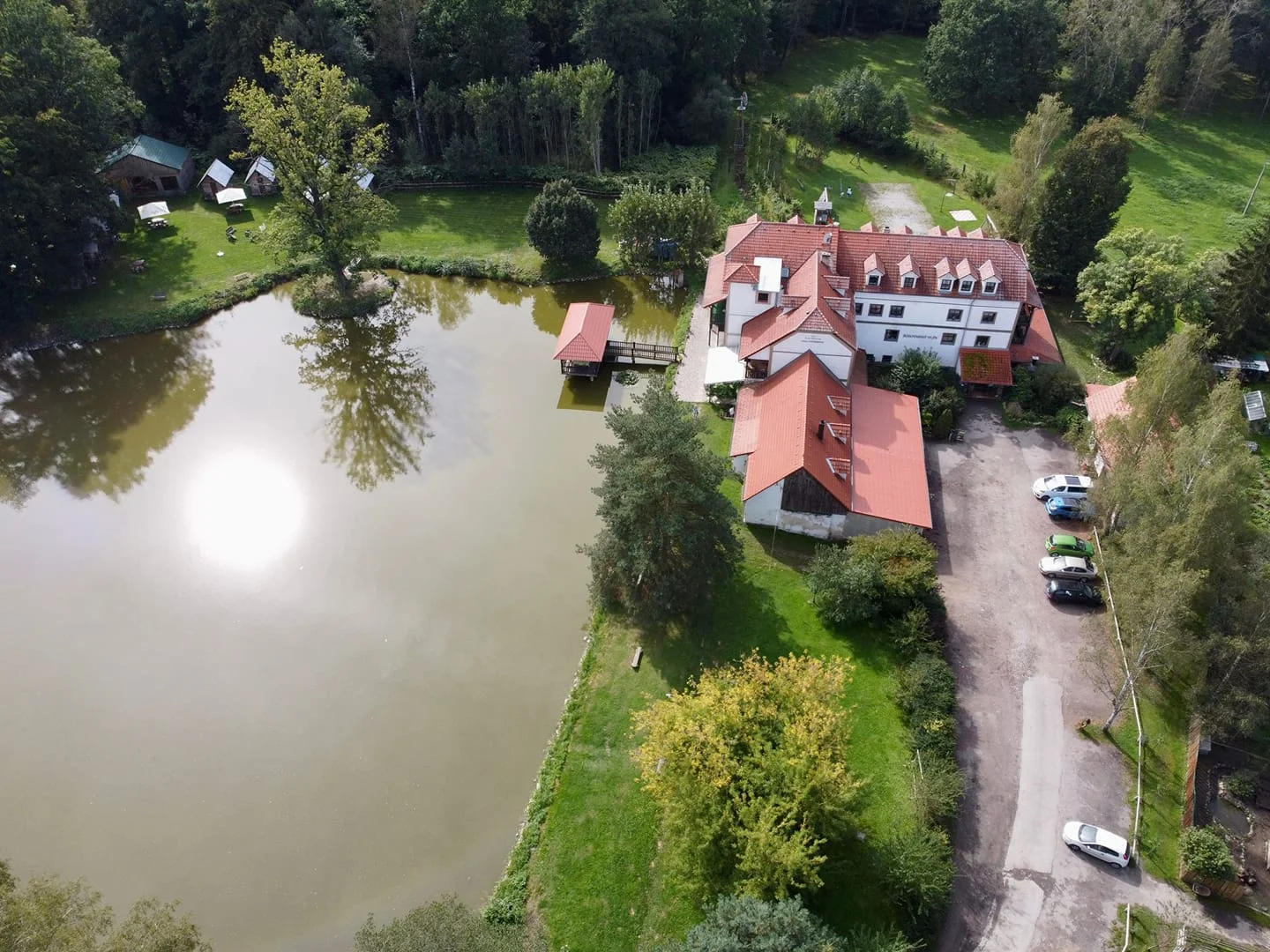 Pohádková dovolená v krajině Novohradských hor s polopenzí i vířivkou