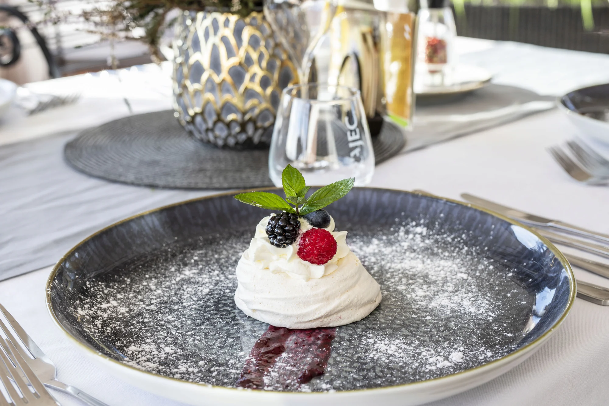 Steakové degustační menu mix grill: carpaccio, steaky z vyzrálého hovězího i sladký dezert