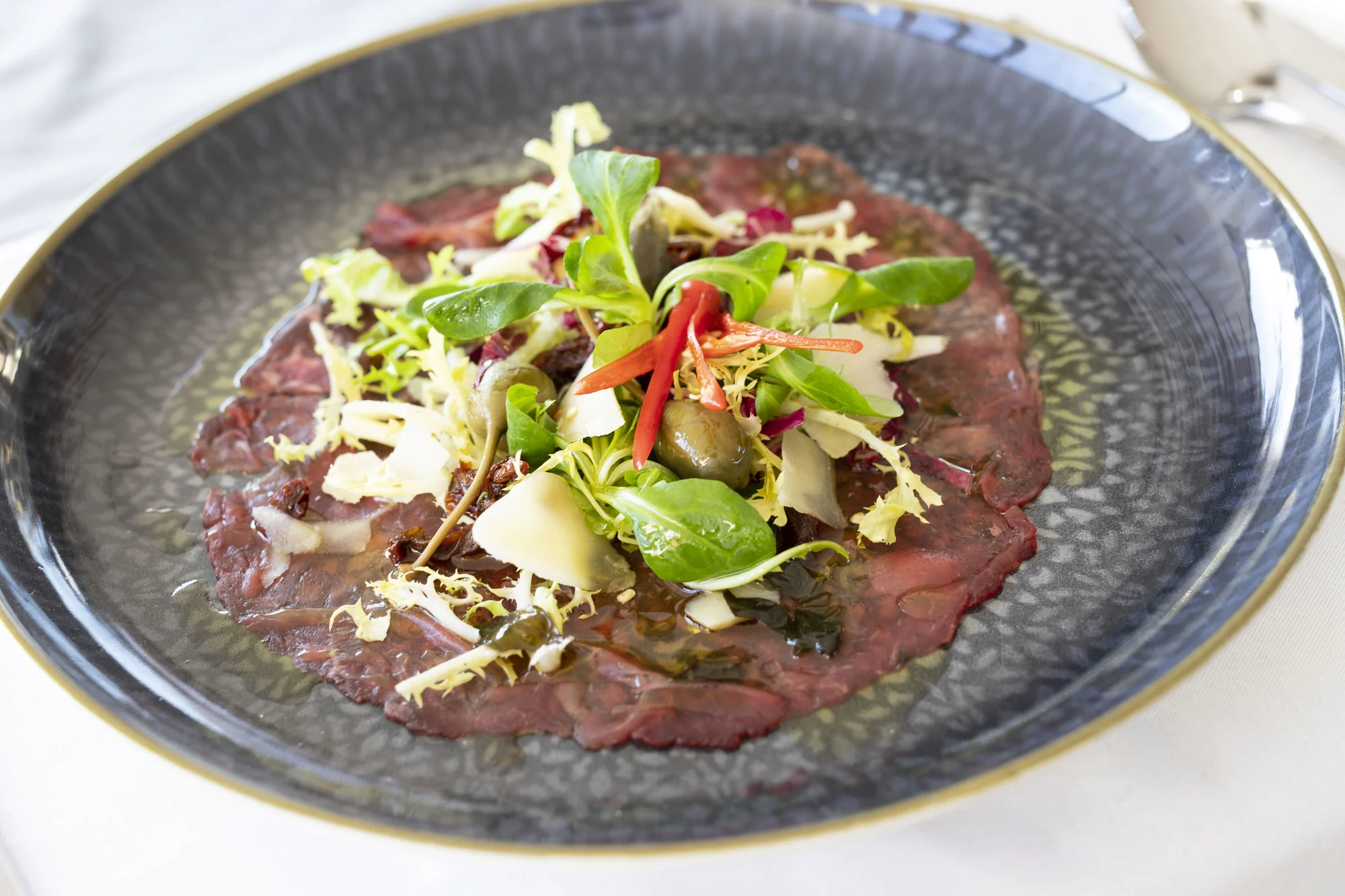 Steakové degustační menu mix grill: carpaccio, steaky z vyzrálého hovězího i sladký dezert