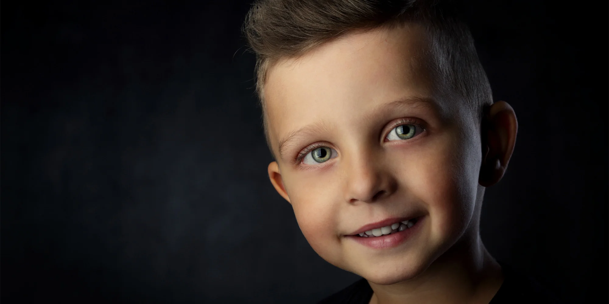Profesionální focení v ateliéru s italským fotografem v délce 30, 60 či 90 minut i se službami vizážistky