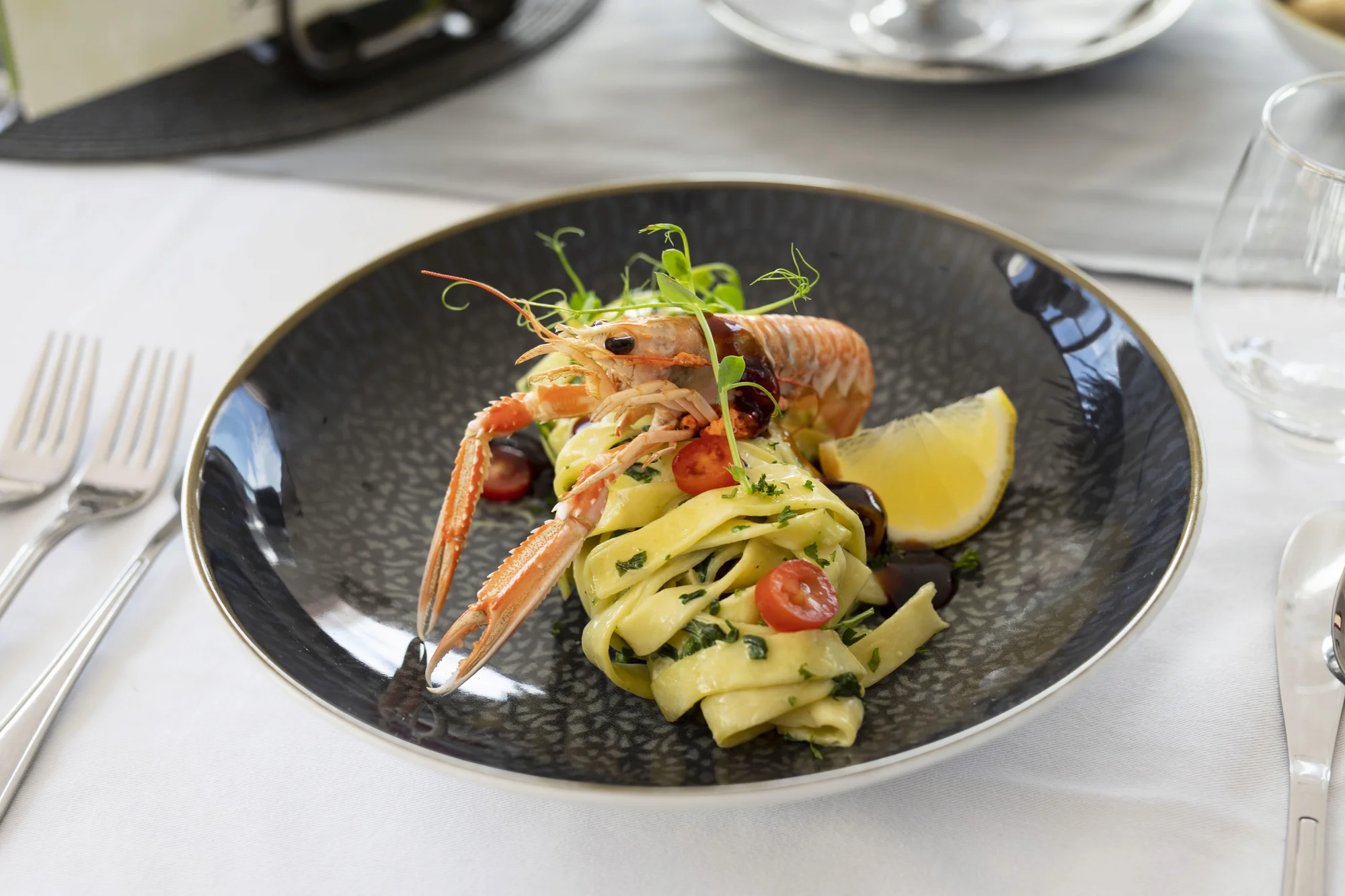 Degustační menu s humřími specialitami: prosecco, předkrm, humr na různé způsoby a dezert