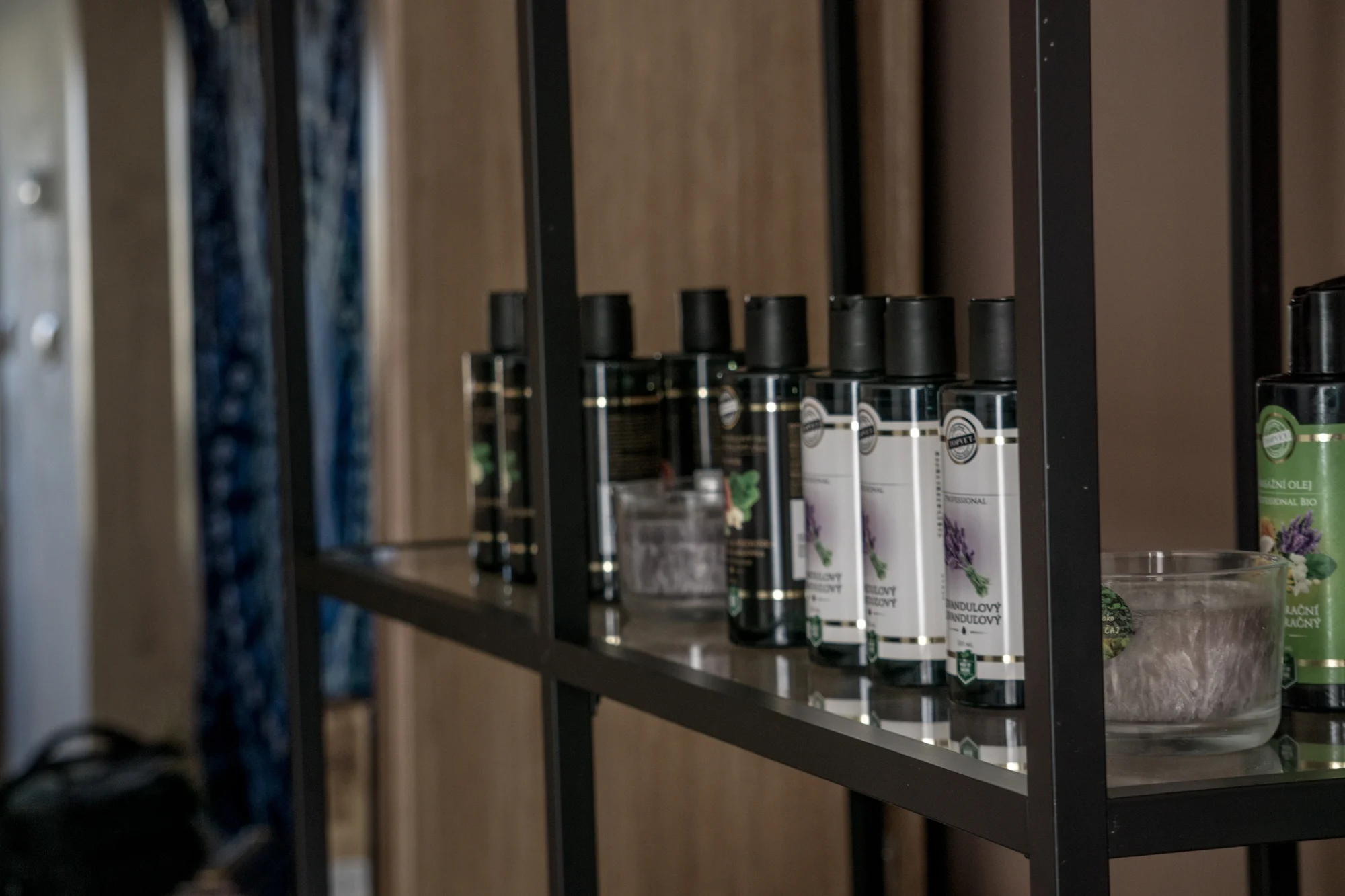 Posilování pánevního dna díky elektrostimulaci a kontrakci svalů s přístrojem EMS: pro ženy i muže