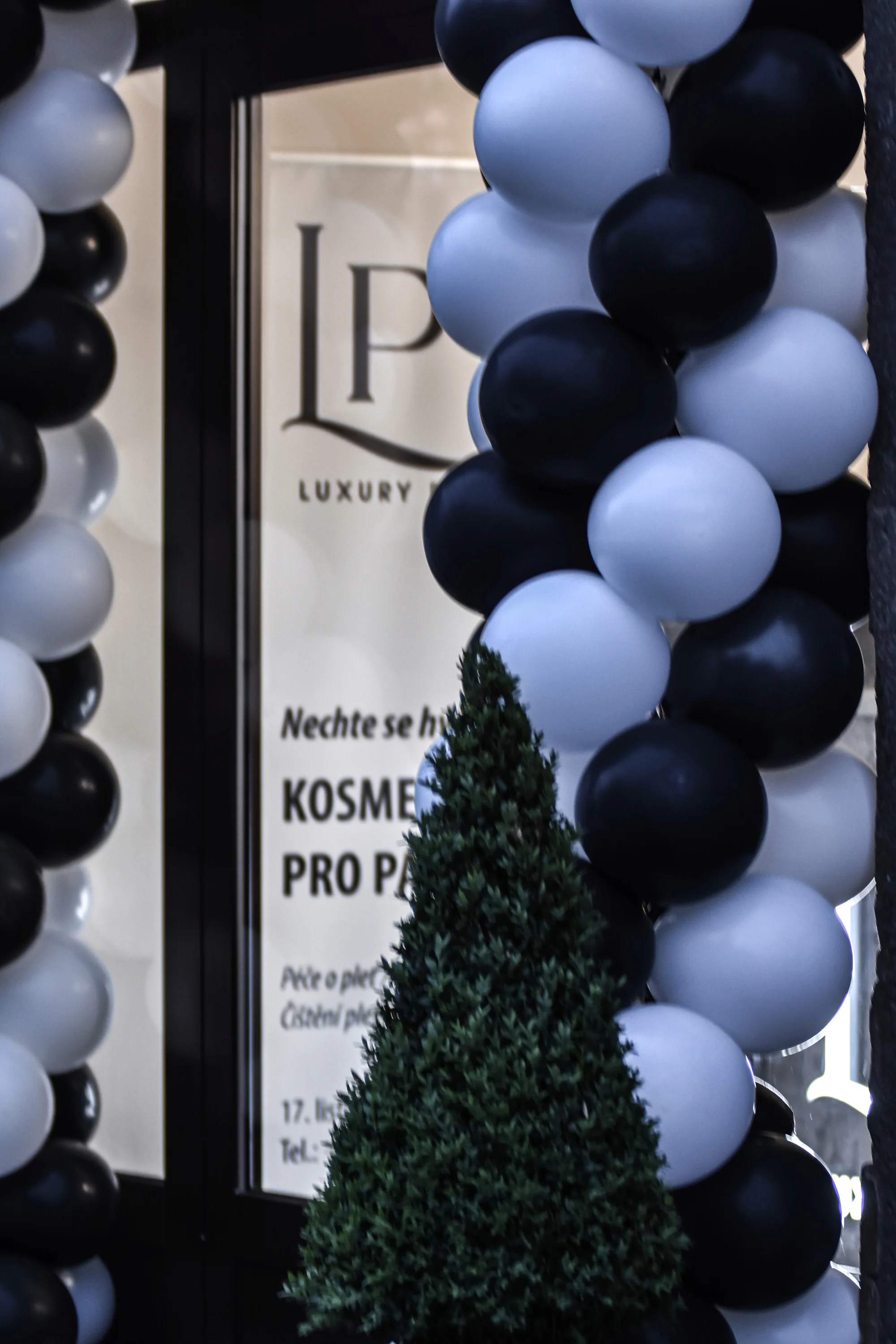 Prodloužení či doplnění řas různými metodami nebo laminace obočí