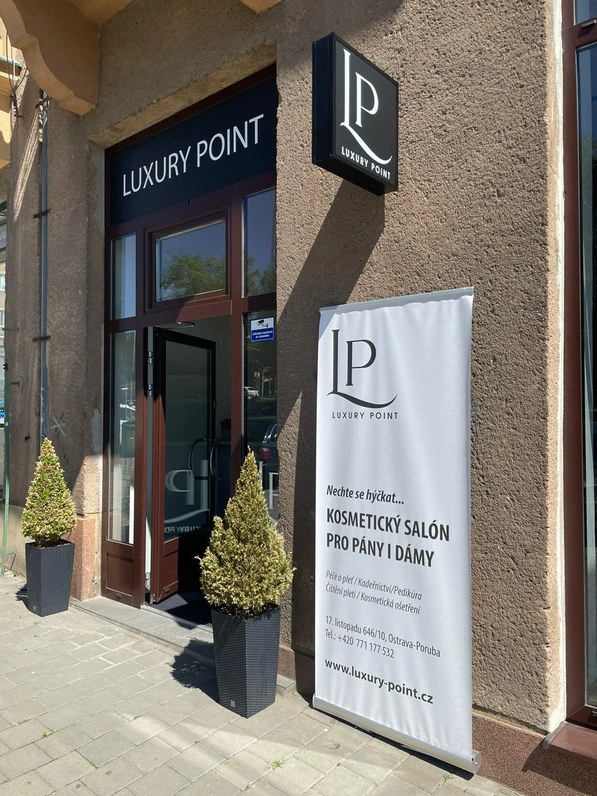 Prodloužení či doplnění řas různými metodami nebo laminace obočí
