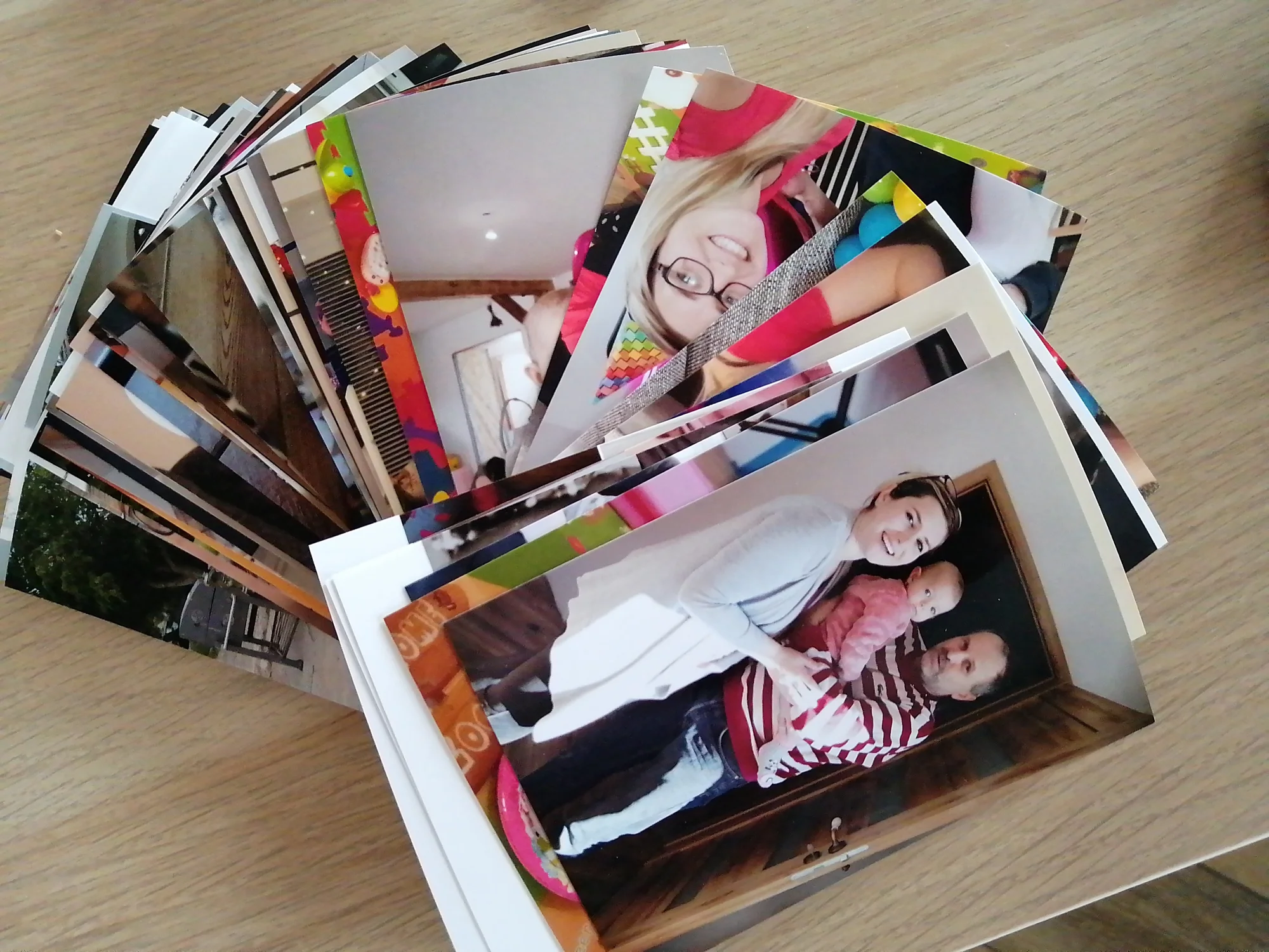 Průkazové fotky nebo vyvolání 50–100 fotografií formátu 9 × 13 cm