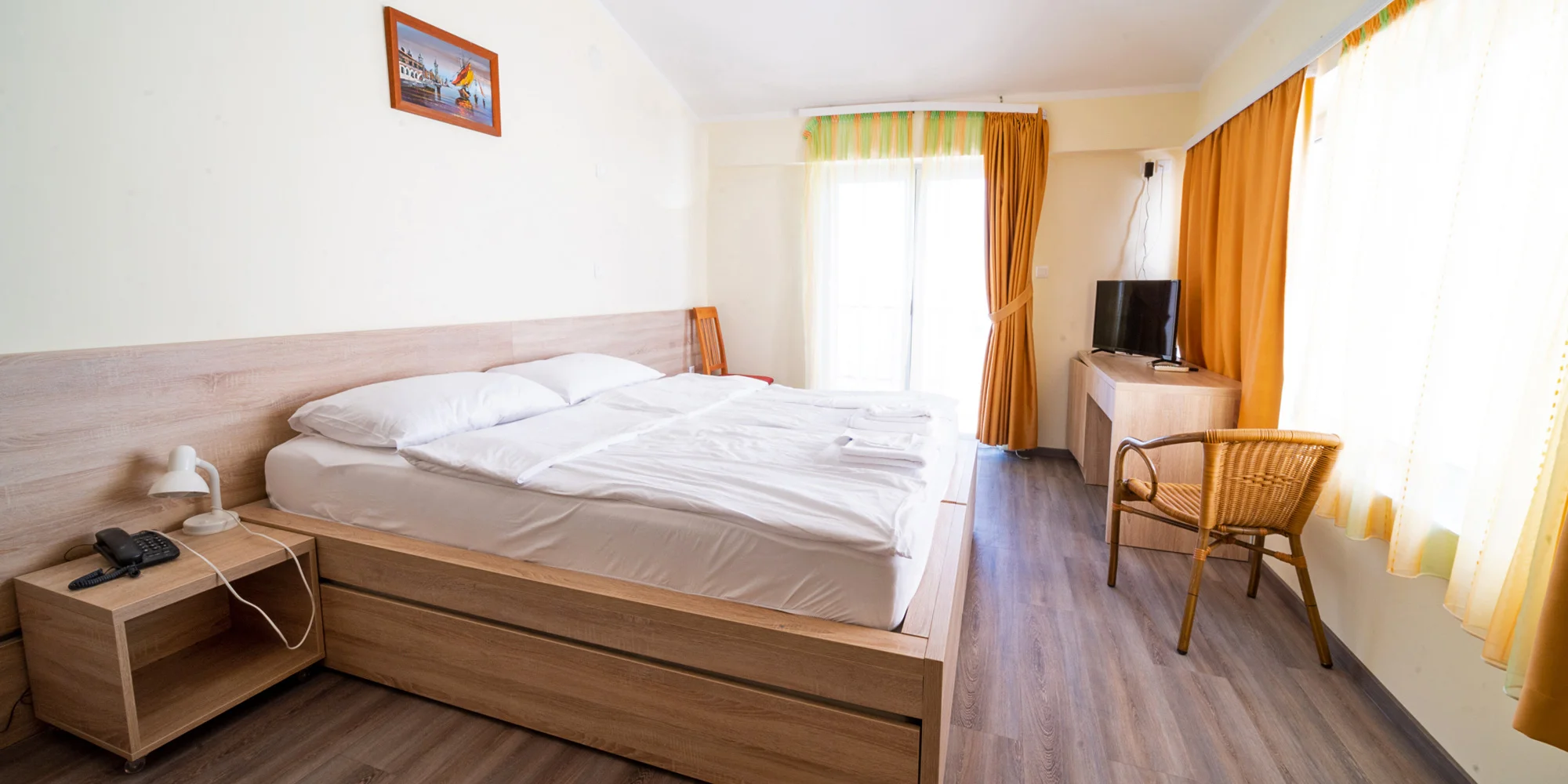 Chorvatsko: oblíbený hotel s bazénem hned u pláže, plná penze a spousta vyžití po celý den, 2 děti zdarma