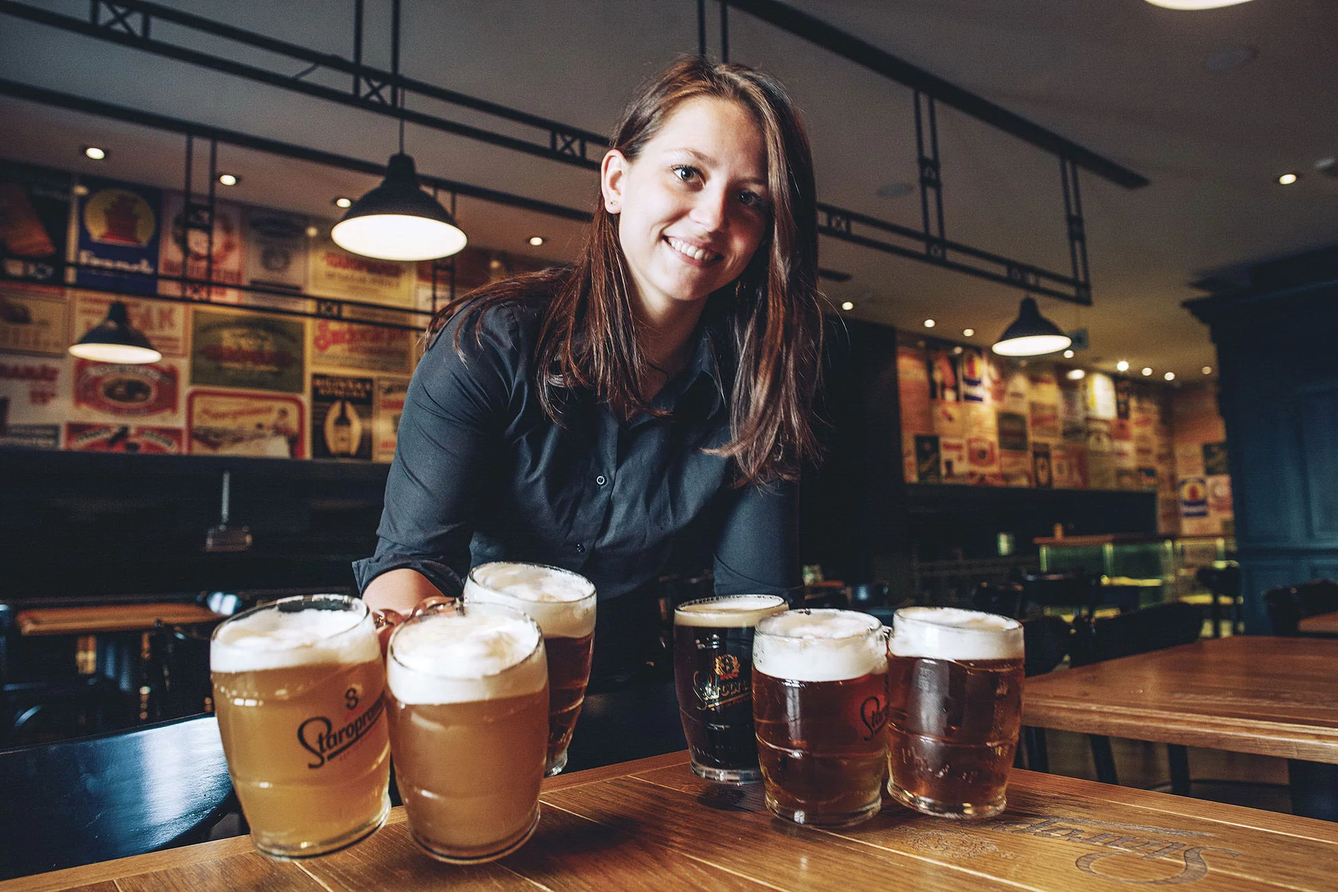 Návštěvnické centru Staropramen: prohlídka i pivní degustace s možností domácích chipsů s dipem