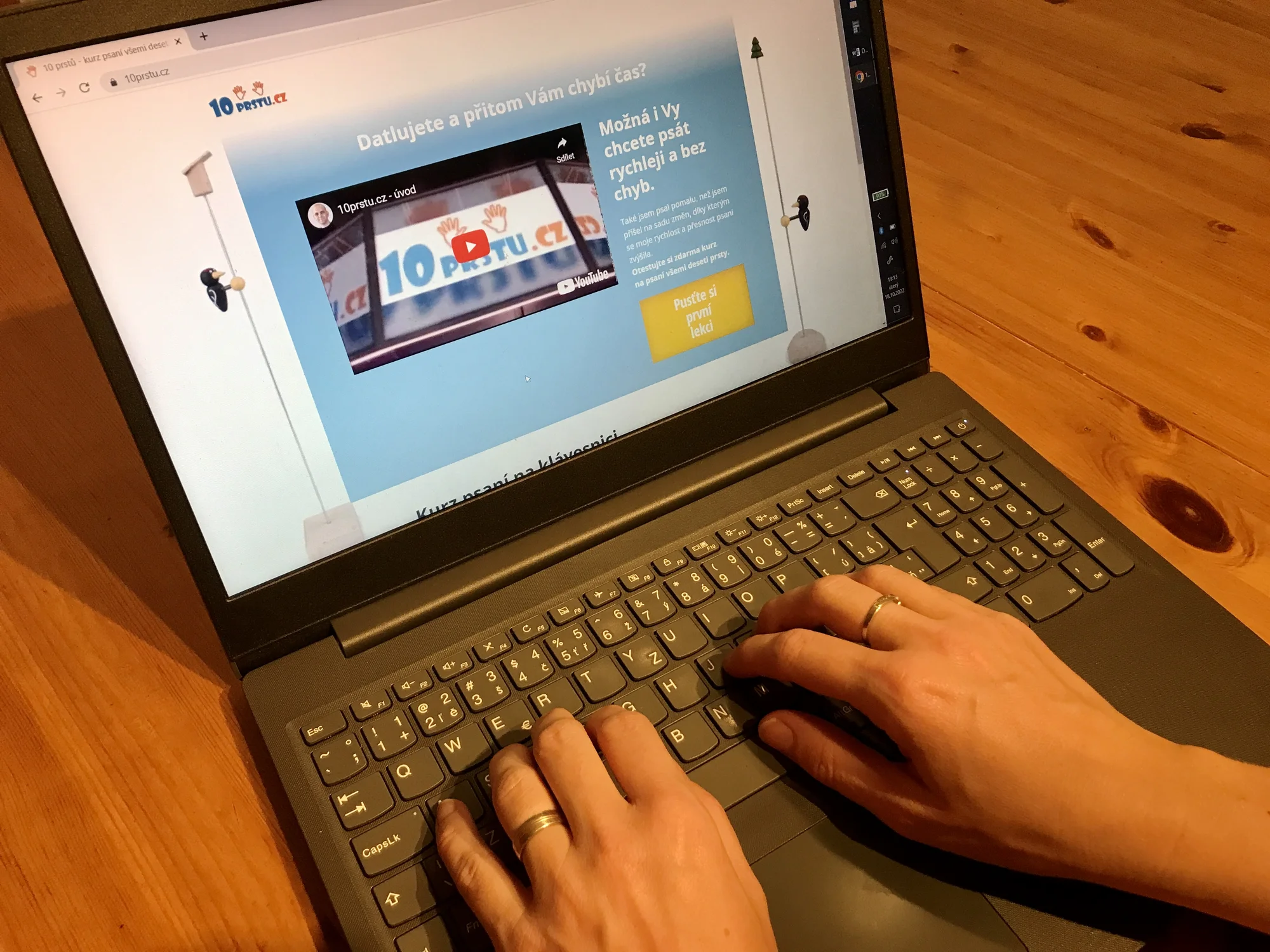 Online kurz psaní všemi deseti na klávesnici: 45 lekcí včetně certifikátu