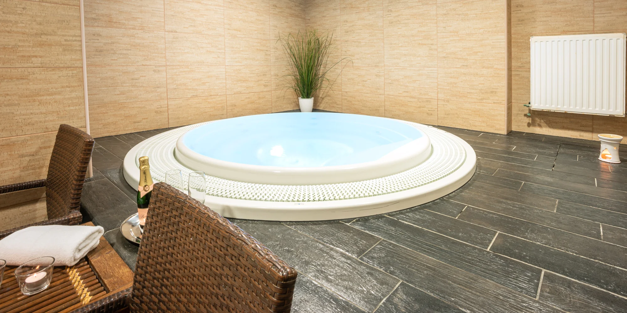 Romantika a relaxace pro dva: 95 minut ve wellness centru a solné jeskyni