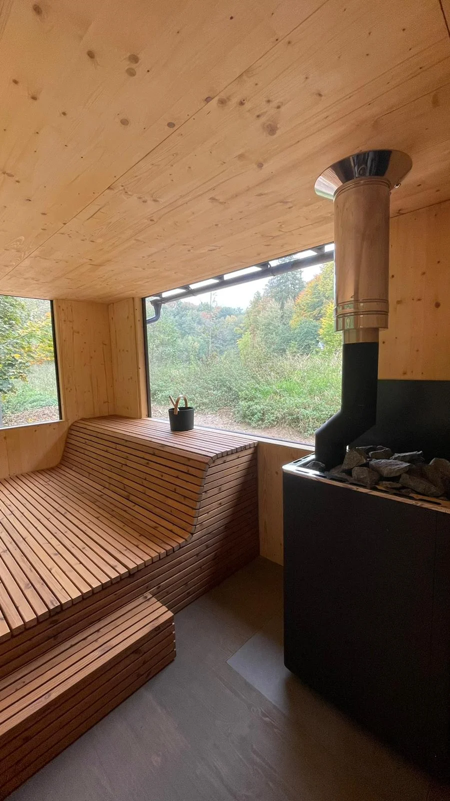 Netradiční pobyt na východě Čech: ubytování v luxusní chatě, snídaňová bednička a wellness