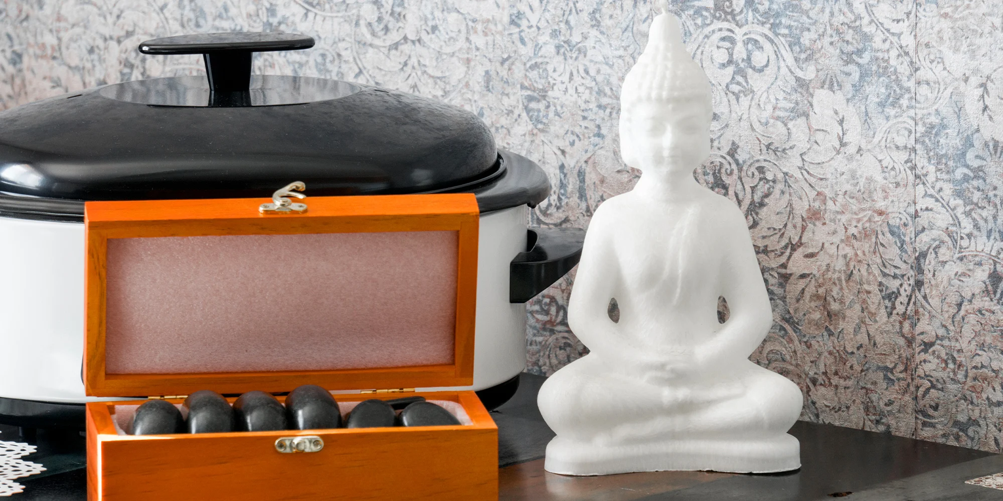 Masáže dle výběru: relaxační, záda a šíje či horké kameny, ošetření pulzní pistolí a Collárium