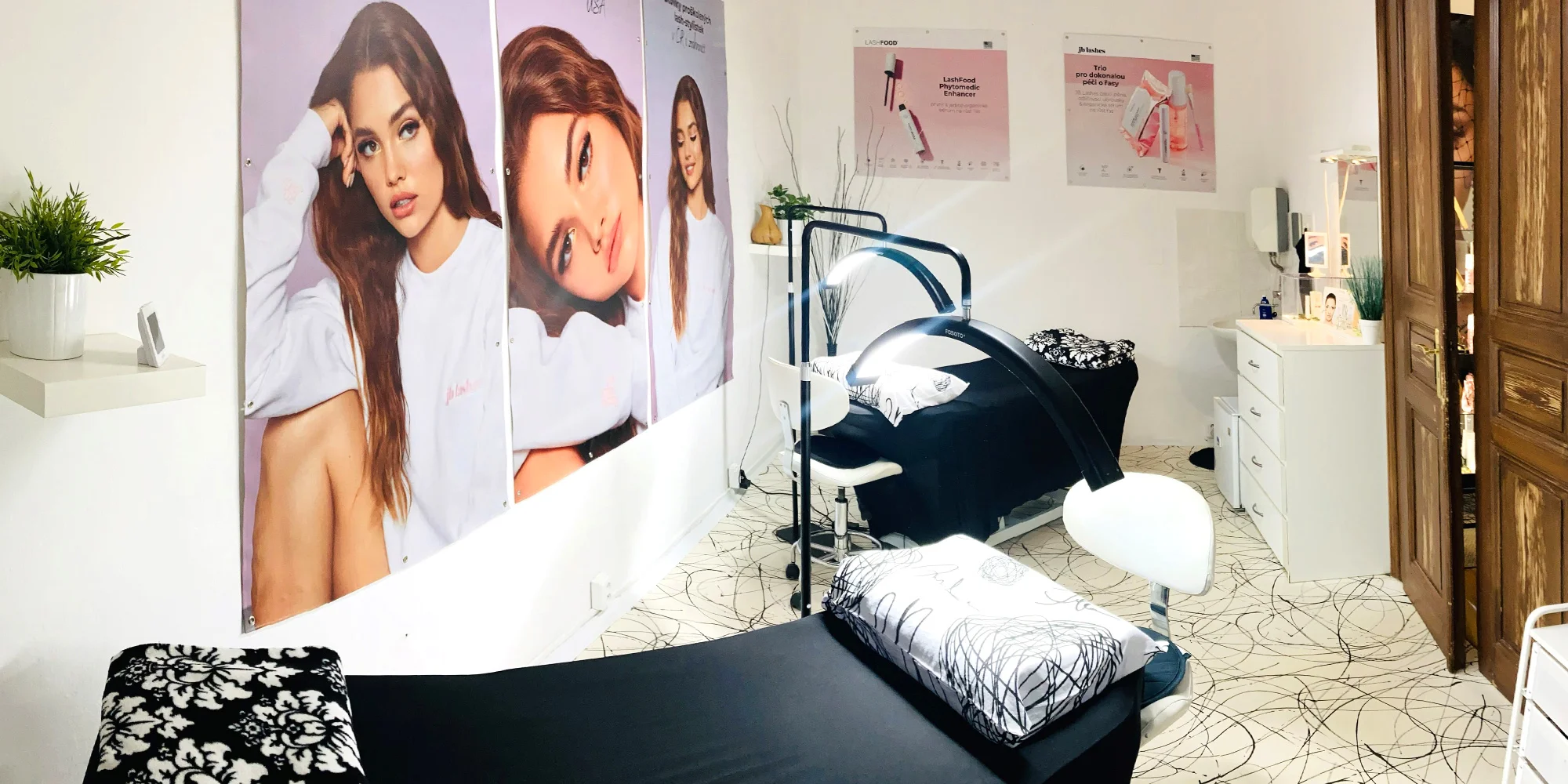 Profesionální prodloužení a zhuštění řas: metoda Classic, Volume, Wispy nebo Wet Look