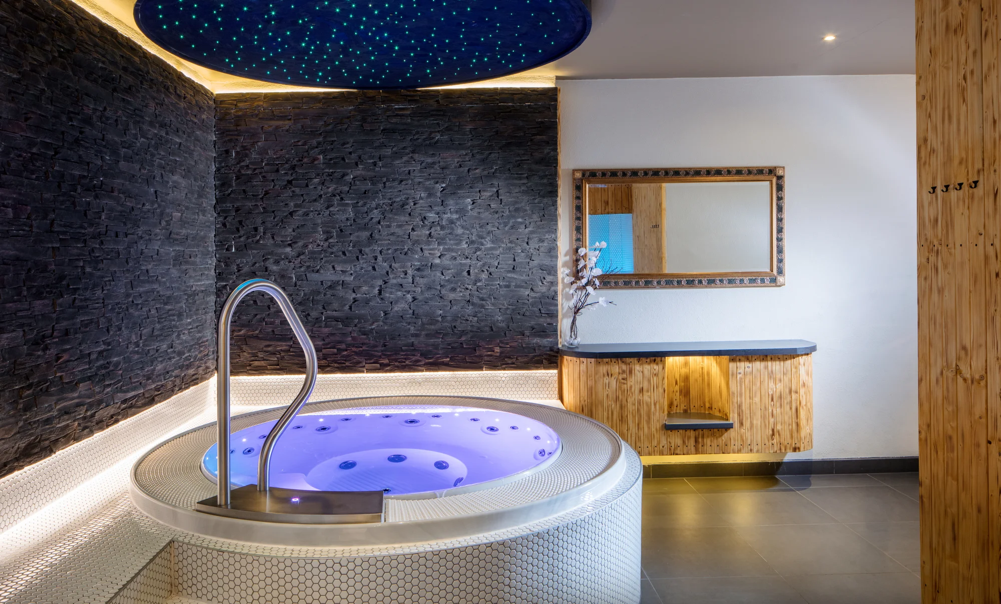 Relax v Tyrolsku: hotel kousek od ledovce Hintertux, strava a wellness