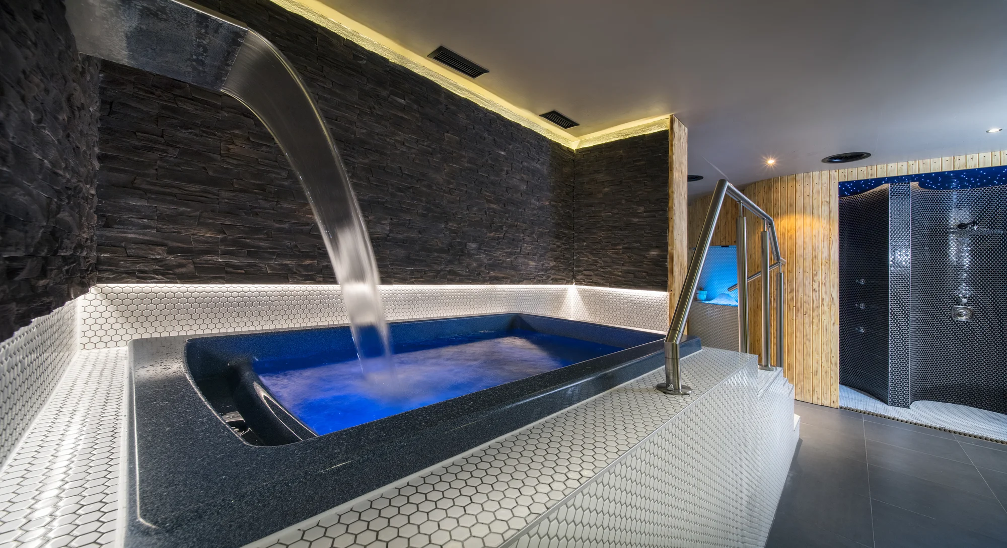 Relax v Tyrolsku: hotel kousek od ledovce Hintertux, strava a wellness