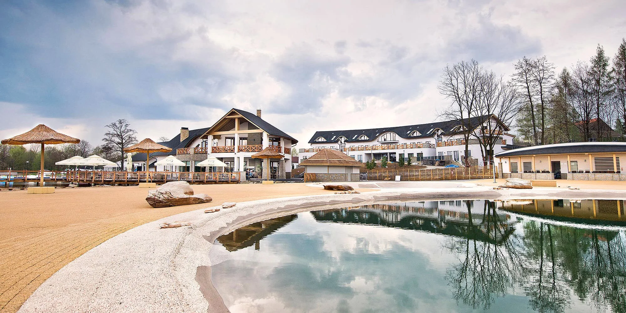 Jako u moře: 4* resort v Polsku, polopenze a neomezený wellness i solná jeskyně