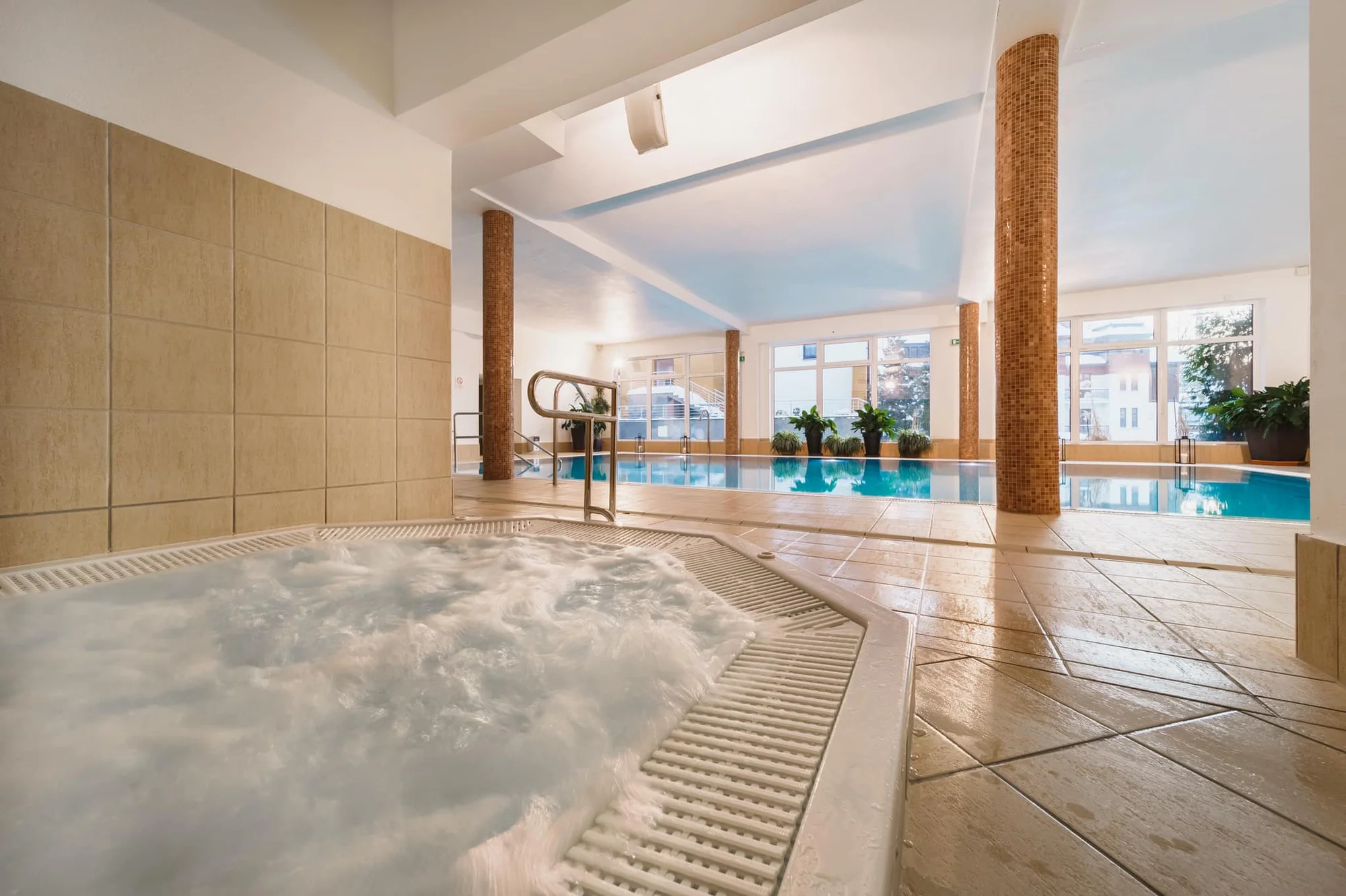 Pobyt v moderním hotelu v polských Krkonoších: snídaně či polopenze, neomezený wellness