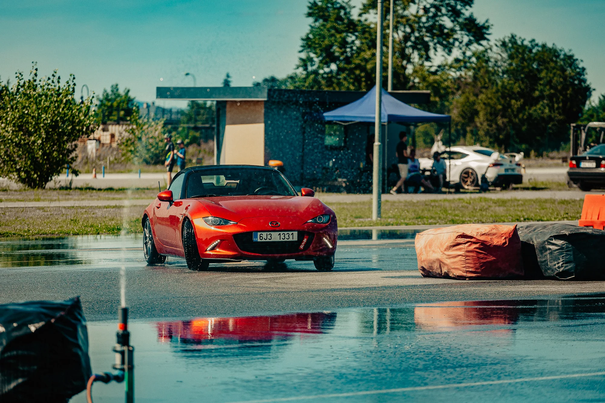 Škola driftu ve vlastním vozidle: instruktáž, teoretická i praktická část