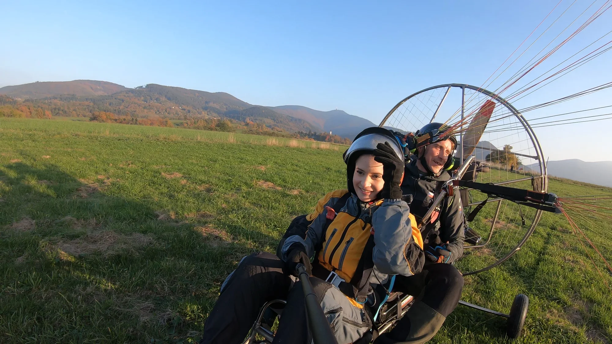 BožíLet na paraglidingové motorové tříkolce: 10–30 min. letu i sestříhané video