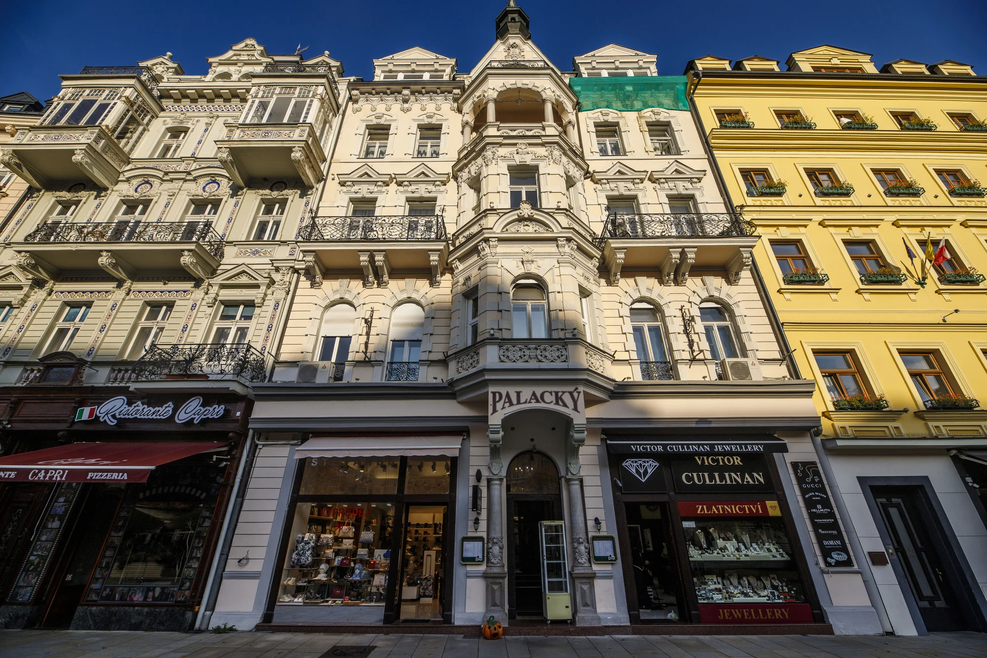 Karlovarský pobyt pro 2 se snídaní i večeří, oplatkami i vstupem do lázní
