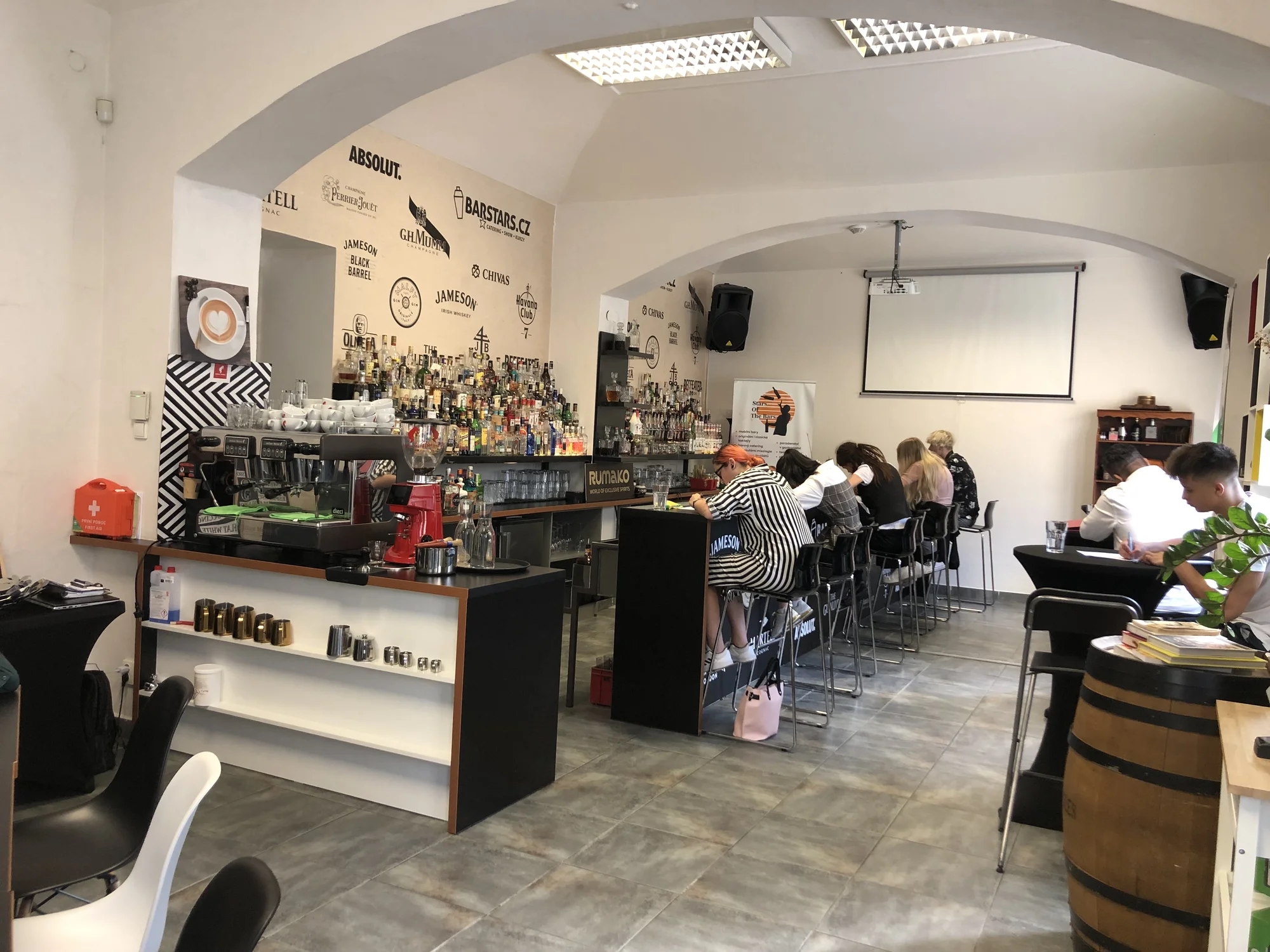 Degustace ginů a párování s toniky včetně odborného výkladu pro 1–4 osoby