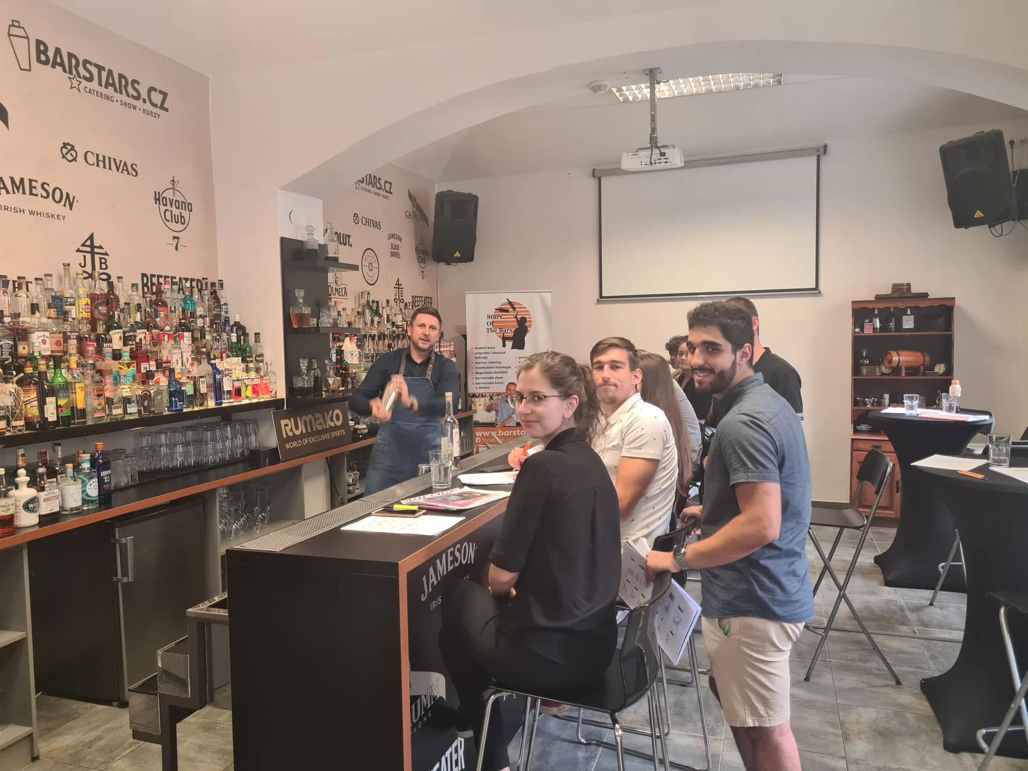 Barmanský jednodenní minikurz pro 1, 2 nebo 4 osoby