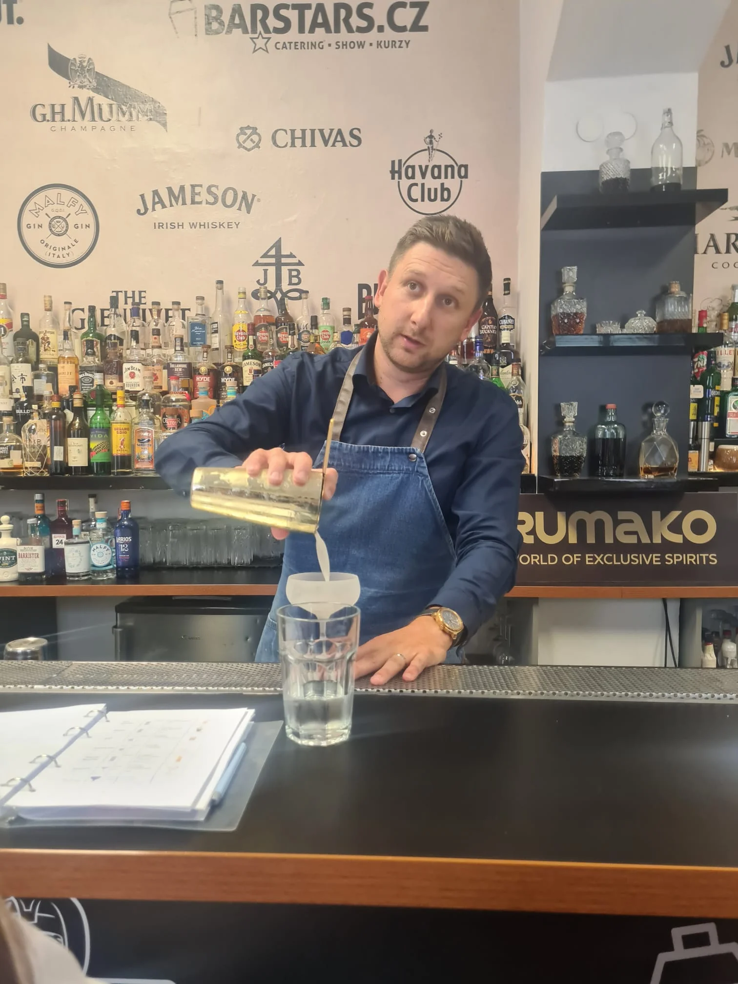 Barmanský jednodenní minikurz pro 1, 2 nebo 4 osoby