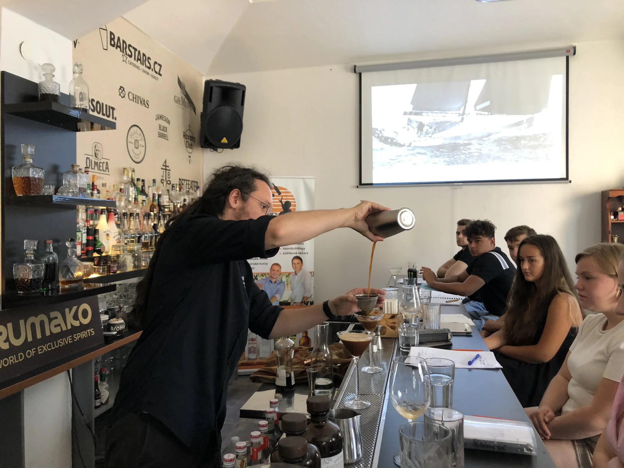 Barmanský jednodenní minikurz pro 1, 2 nebo 4 osoby