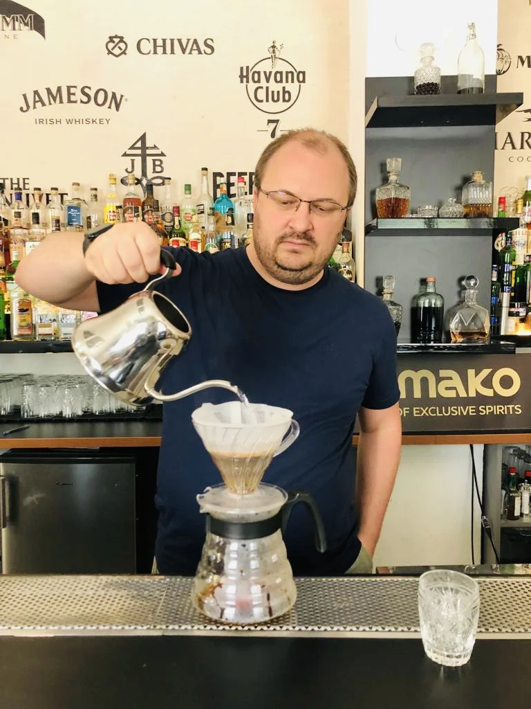 Alternativní příprava kávy nebo celodenní baristický kurz pro milovníky kávy