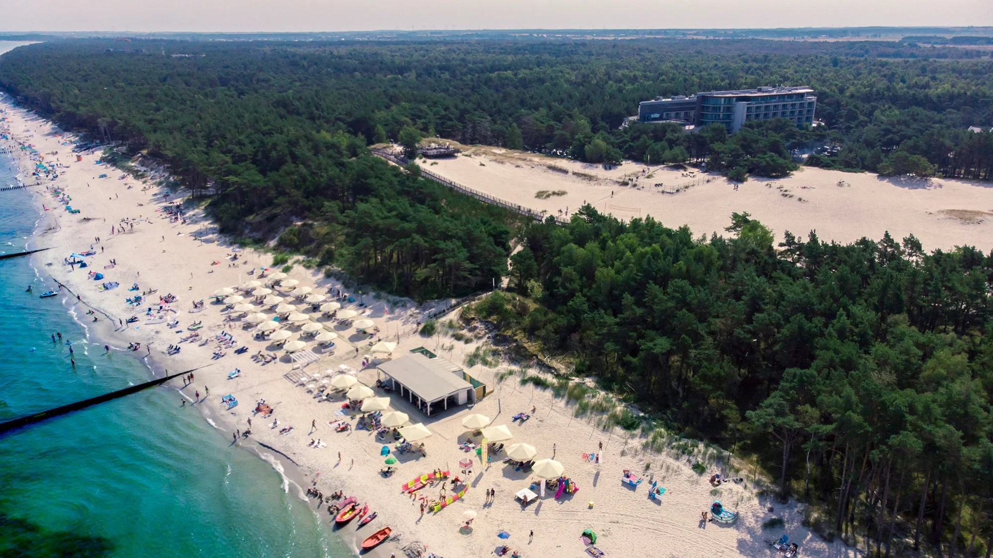 Dovolená u Baltu: 5* hotel se soukromou pláží, polopenze i neomezený vstup do termálního wellness