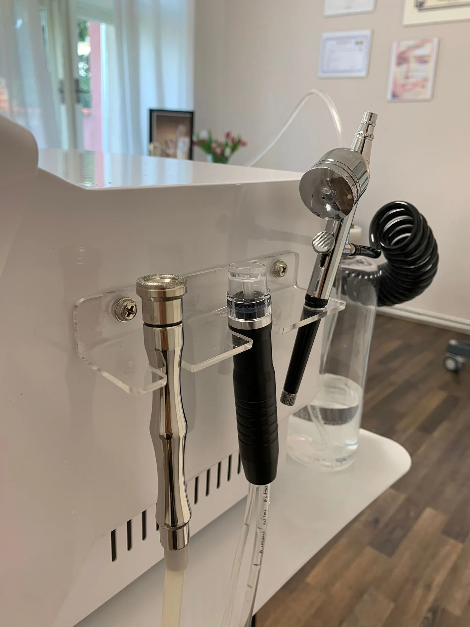 Luxusní kosmetické ošetření: lashlifting, biostimulační laser, SOS balíček pro intenzivní regeneraci a jiné